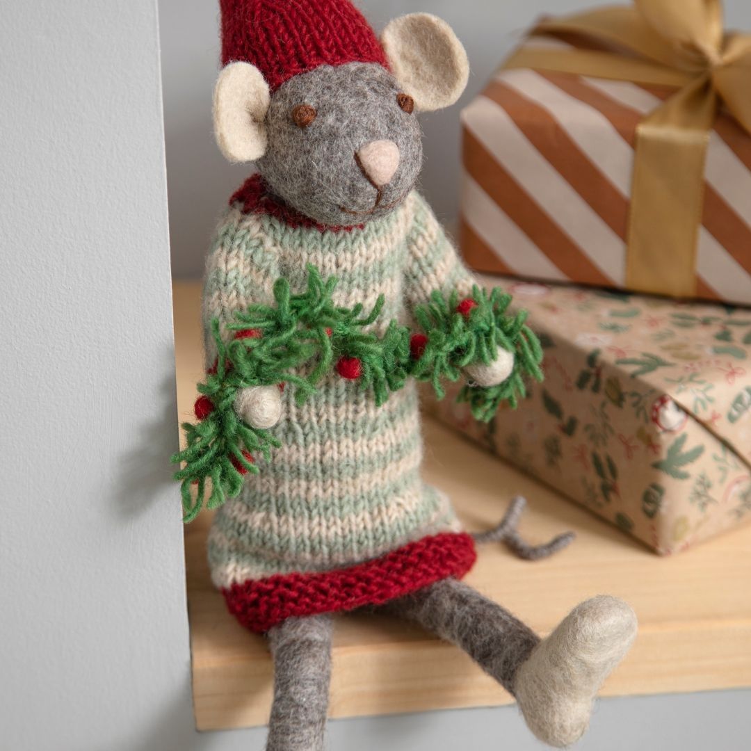 Big Grey Mouse w/Garland