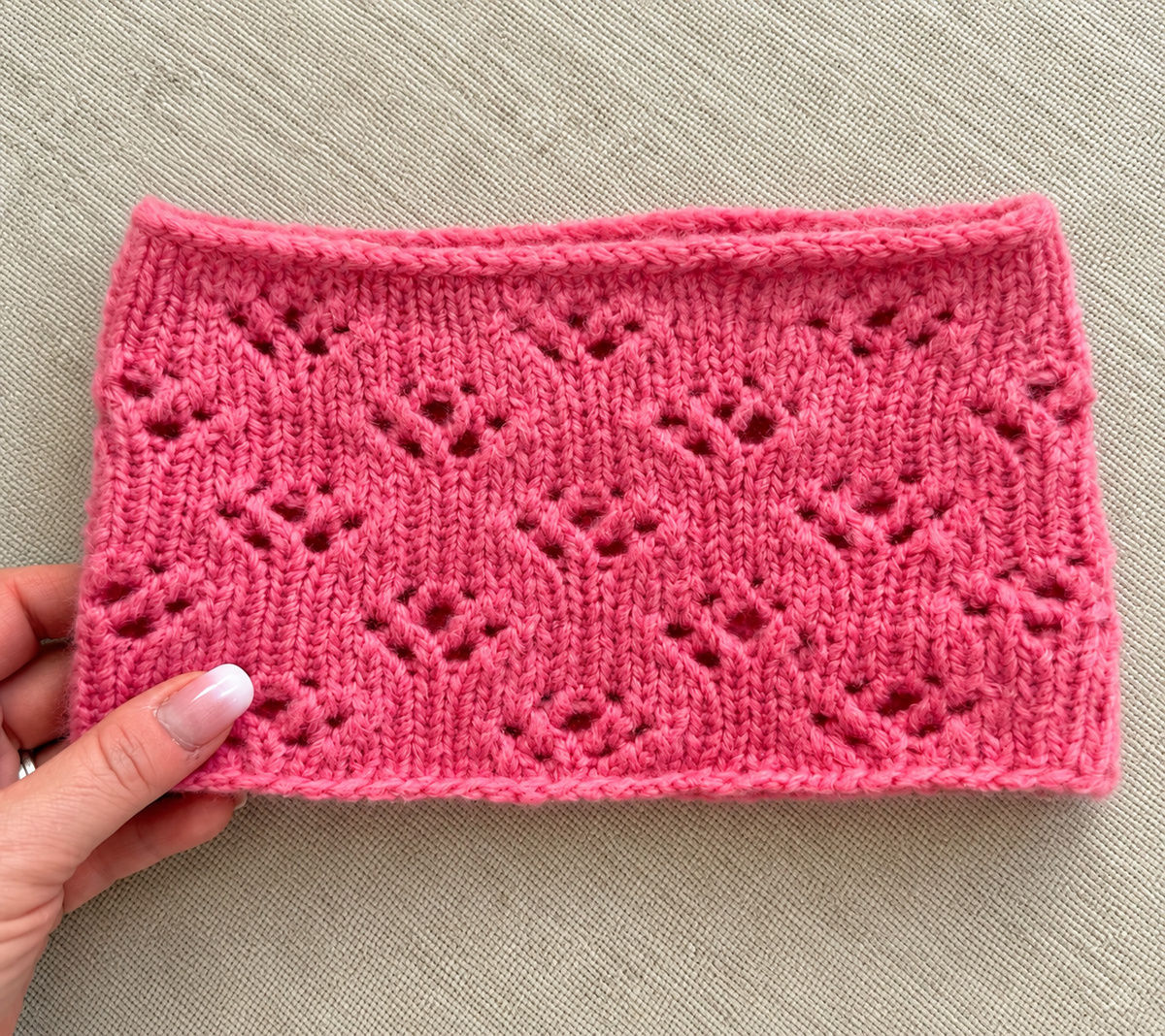 Rosella Cowl – hals med hullmønster