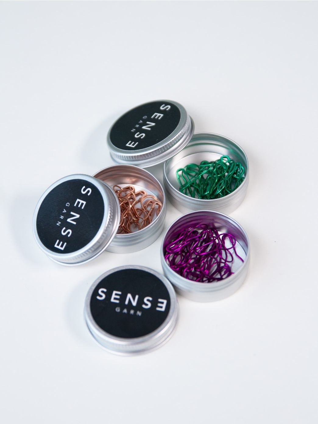 Metallboks Liten Sense, med 20 stk maskemarkører Metallboks Liten Sense, med 20 stk maskemarkører