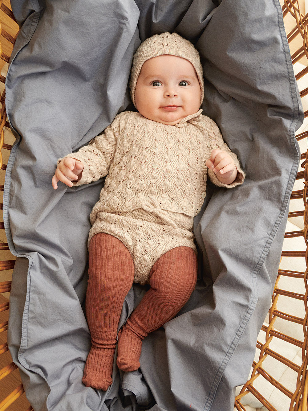 2413 Lilja Cardigan, Tights, Diaper Pants  og Bonnet 2 2413 Lilja Cardigan, Tights, Diaper Pants  og Bonnet 2