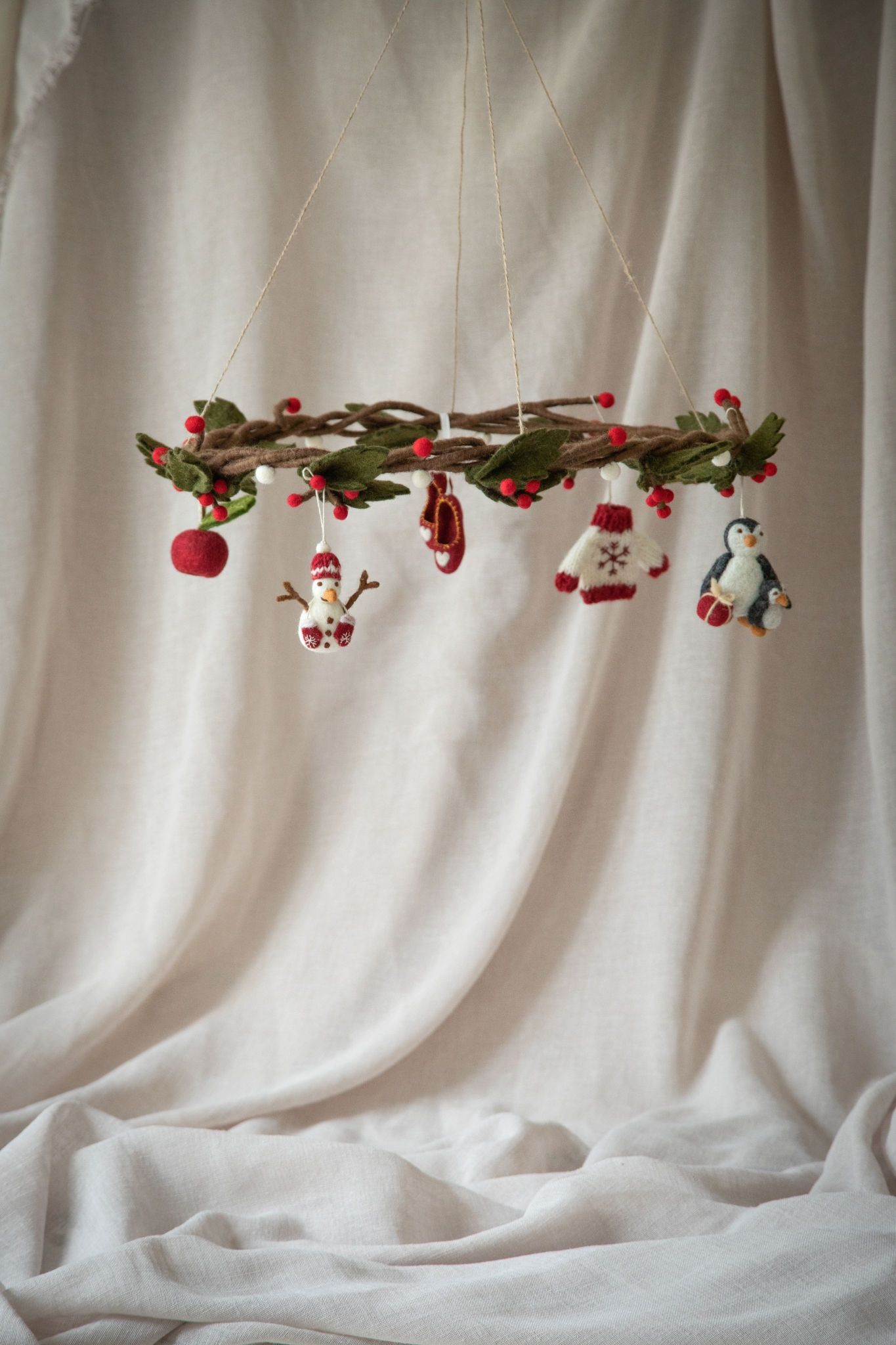 Wreath Holly - Hanging