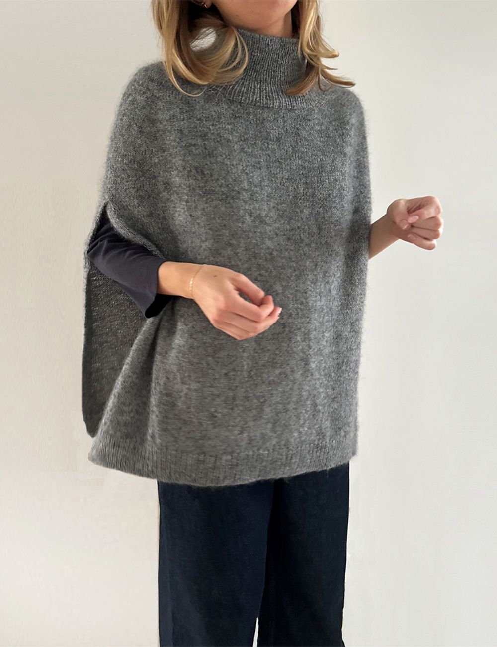 Le Knit Darcy Cape Le Knit Darcy Cape